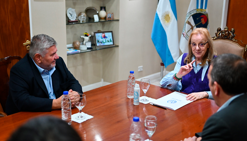 Mag CP Luis María Capellano fue recibido el día 29 de mayo en Santa Cruz por la gobernadora, Alicia Kirchner.